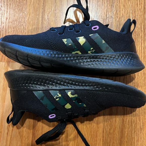 adidas Shoes - EUC Women’s Adidas Cloudfoam Sneakers